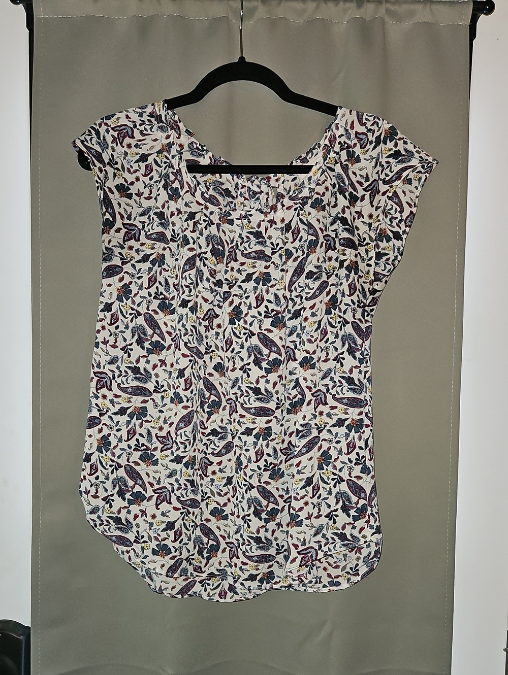 LC Lauren Conrad White Floral Paisley Cap-Sleeve Top